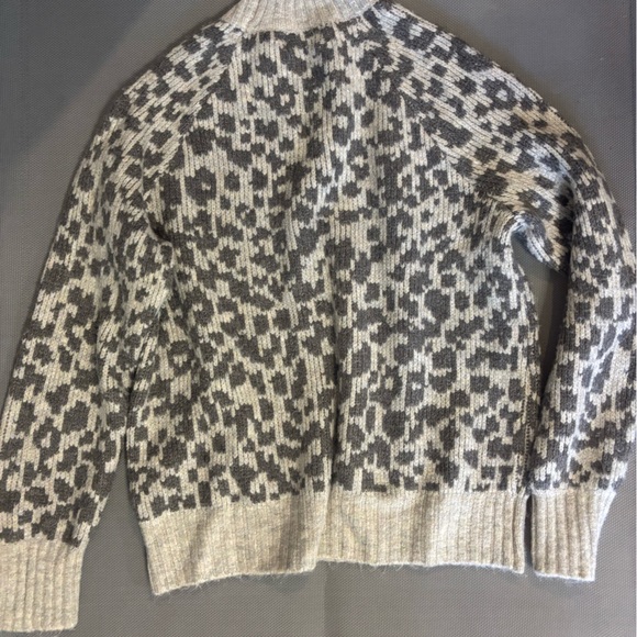 Grey leopard print Old Navy Sweater - Picture 2 of 3